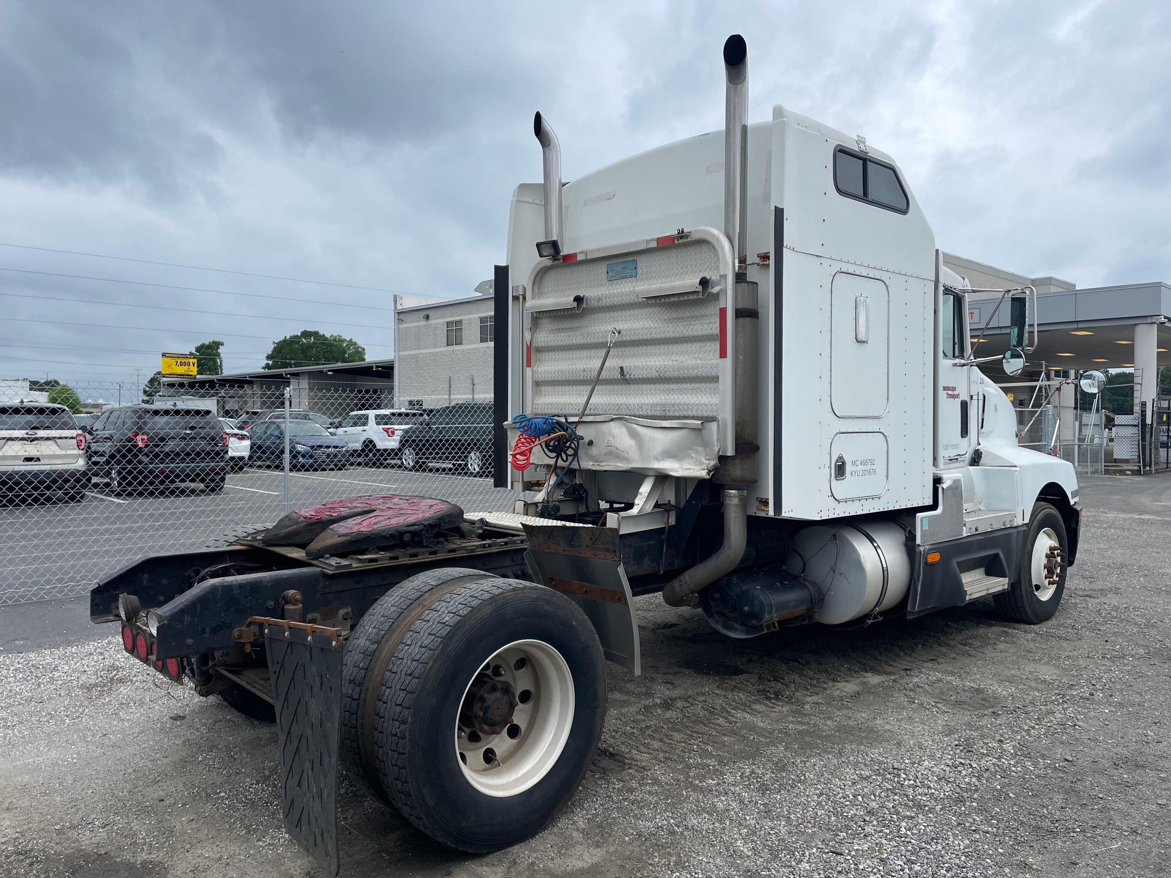 1996 Kenworth T600 Single Axle Sleeper Truck