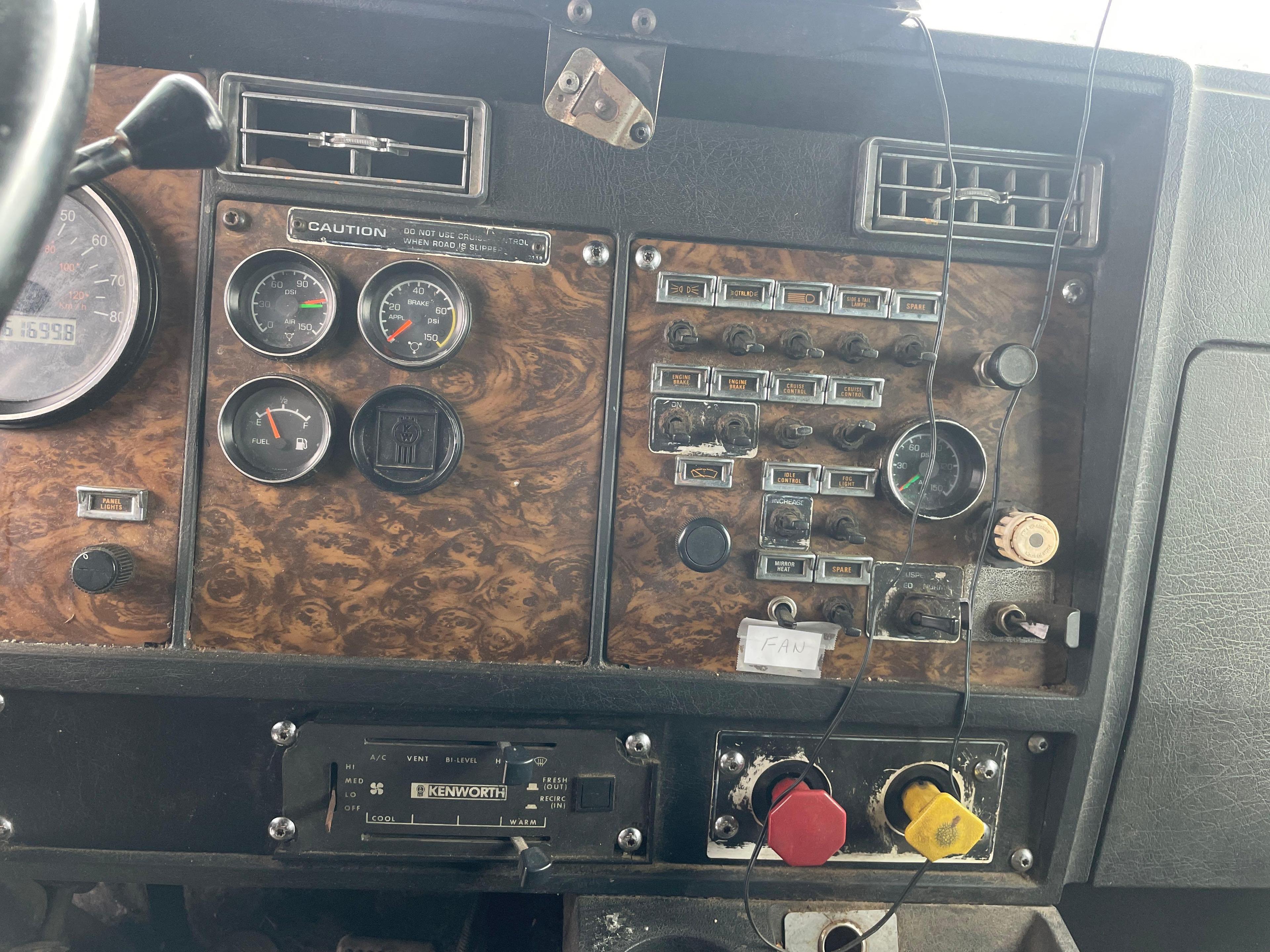 1996 Kenworth T600 Single Axle Sleeper Truck