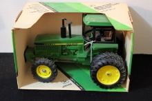 Diecast JD MFWD tractor with duals