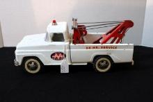 Metal Tonka wrecker truck