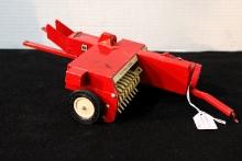 Diecast International square baler