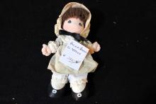 Precios Moments doll
