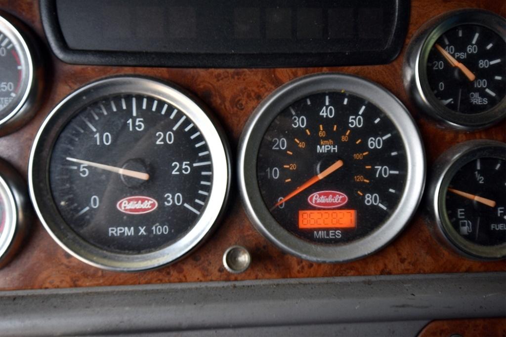 2002 Peterbilt 387 Truck Tractor