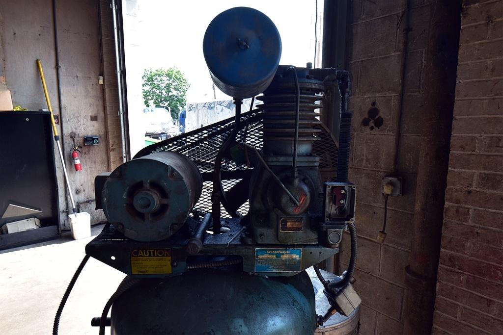 Dresser Wayne Vertical Air Compressor