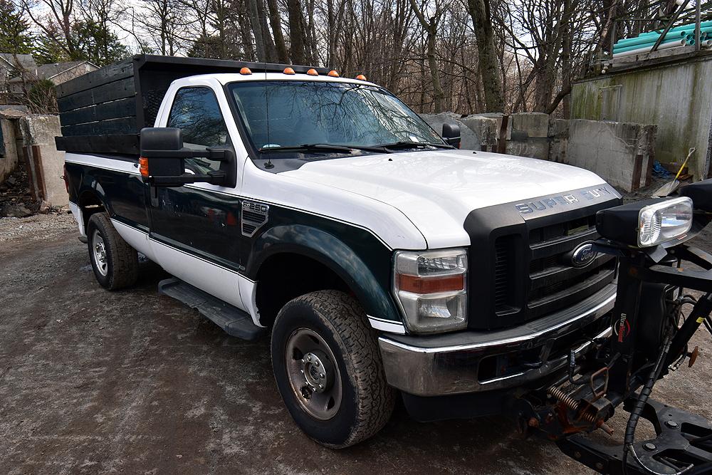 2009 Ford F-250 SD, 4WD w/ Dump Body Insert, Western MVP Plus V-Plow