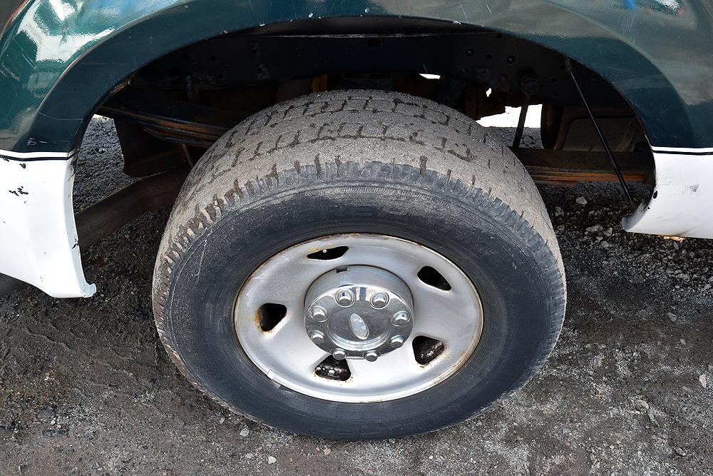 2009 Ford F-250 SD, 4WD w/ Dump Body Insert, Western MVP Plus V-Plow