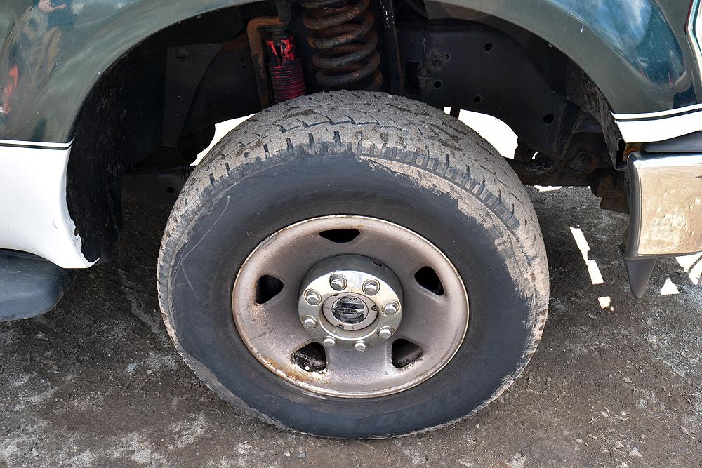 2009 Ford F-250 SD, 4WD w/ Dump Body Insert, Western MVP Plus V-Plow