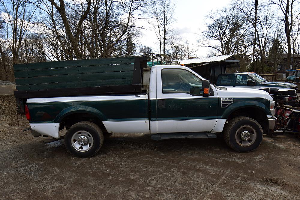 2009 Ford F-250 SD, 4WD w/ Dump Body Insert, Western MVP Plus V-Plow