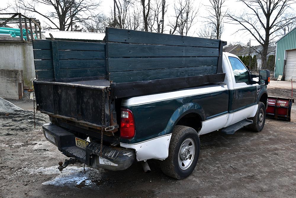 2009 Ford F-250 SD, 4WD w/ Dump Body Insert, Western MVP Plus V-Plow