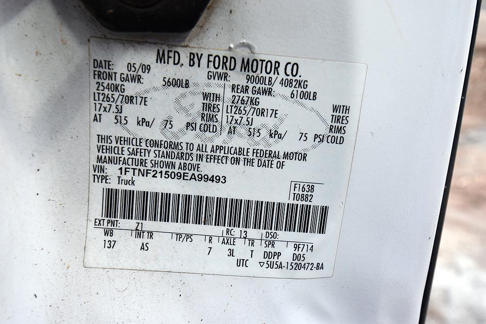 2009 Ford F-250 SD, 4WD w/ Dump Body Insert, Western MVP Plus V-Plow