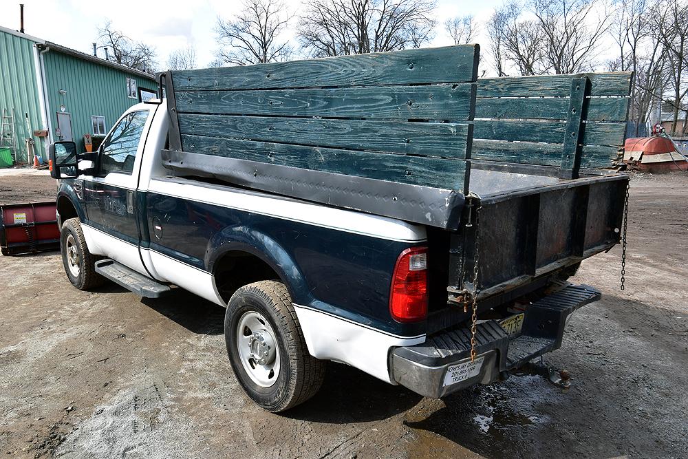 2009 Ford F-250 SD, 4WD w/ Dump Body Insert, Western MVP Plus V-Plow