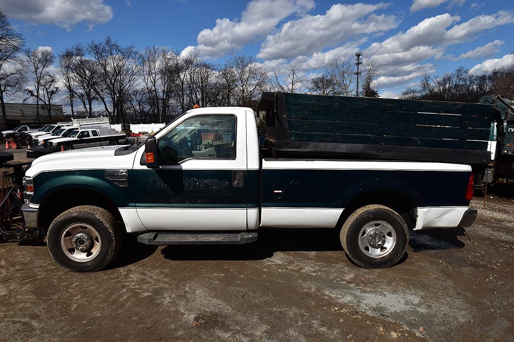 2009 Ford F-250 SD, 4WD w/ Dump Body Insert, Western MVP Plus V-Plow