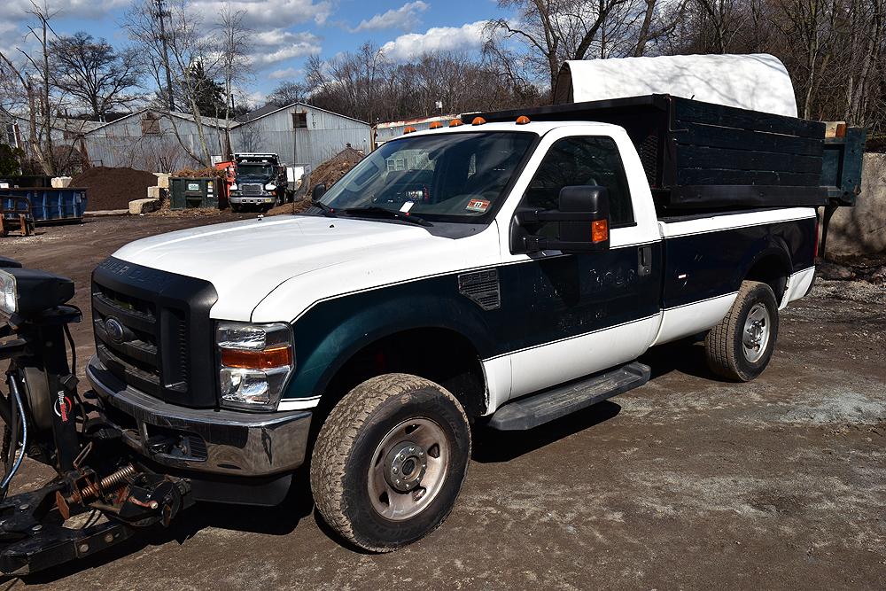 2009 Ford F-250 SD, 4WD w/ Dump Body Insert, Western MVP Plus V-Plow