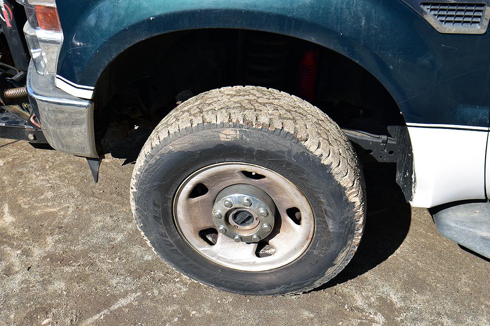 2009 Ford F-250 SD, 4WD w/ Dump Body Insert, Western MVP Plus V-Plow