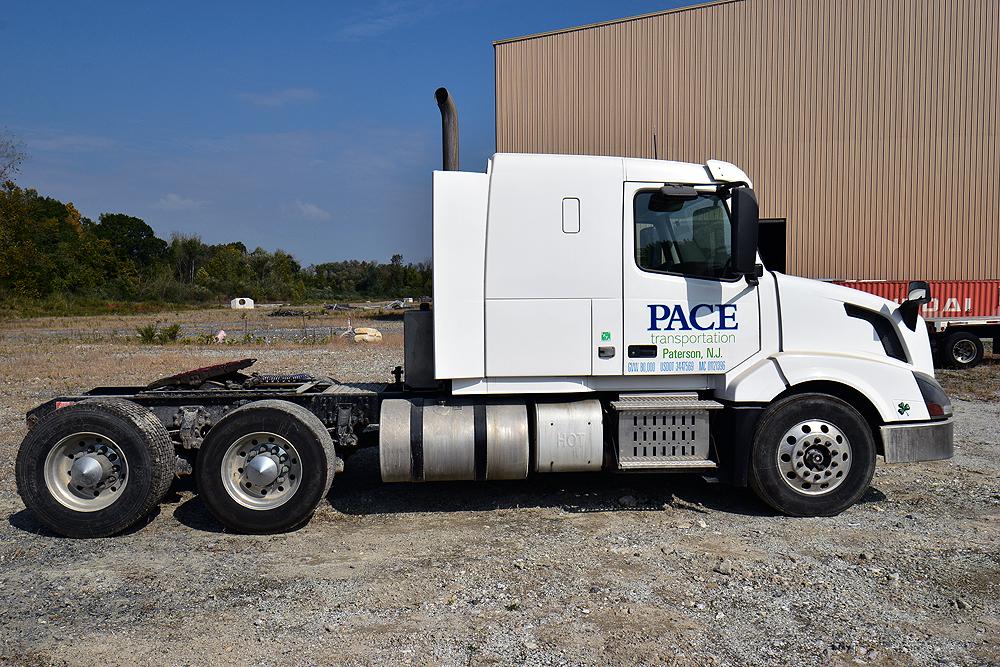 2016 Volvo VNL 400 Flat Roof Sleeper