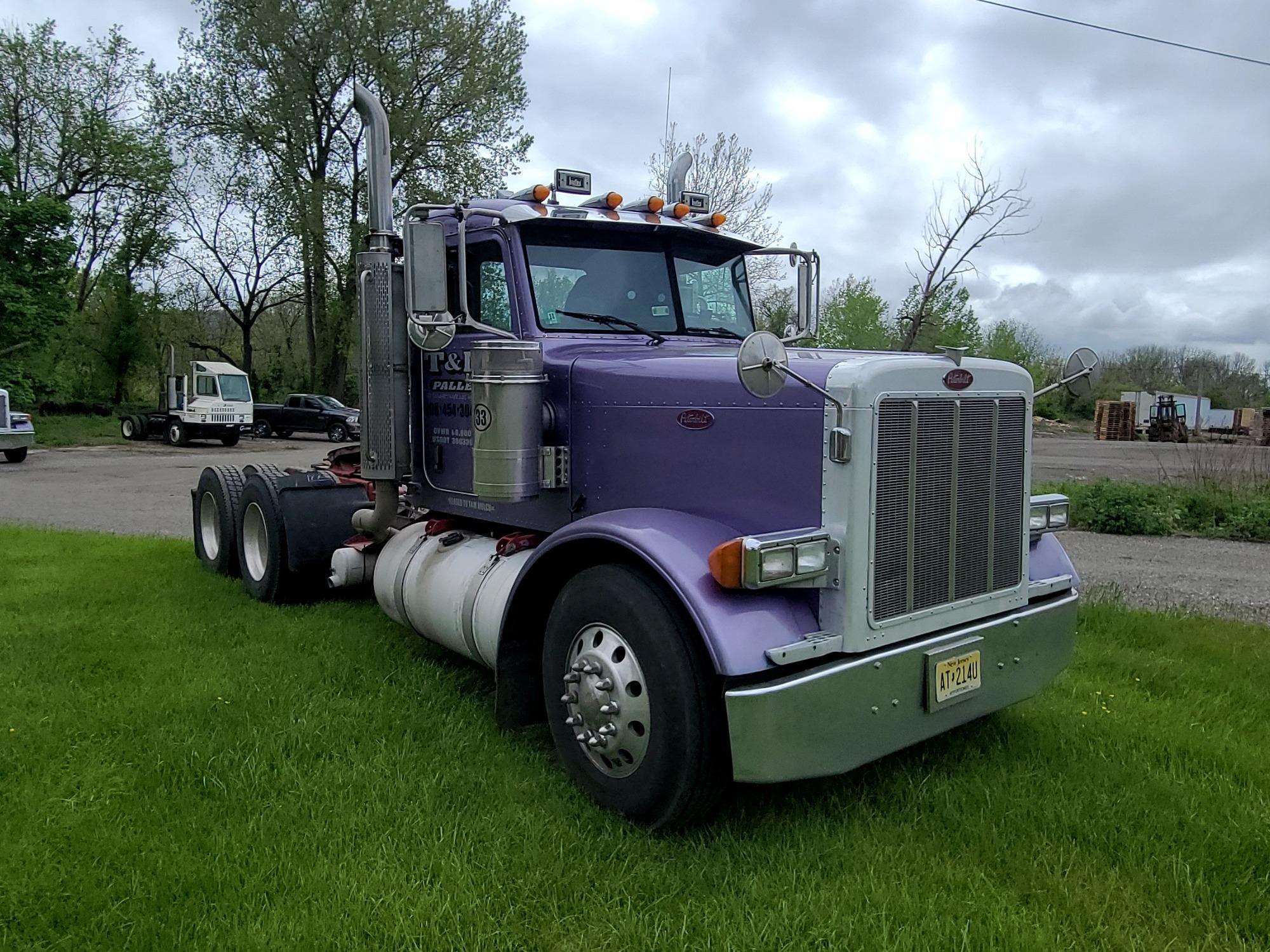 2005 Peterbilt Model 379 Tandem Axle Truck Tractor (Unit # 33) **Read Description**