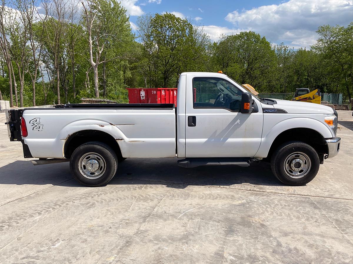 2011 Ford F-250 XL Super Duty Gasoline Pickup Truck