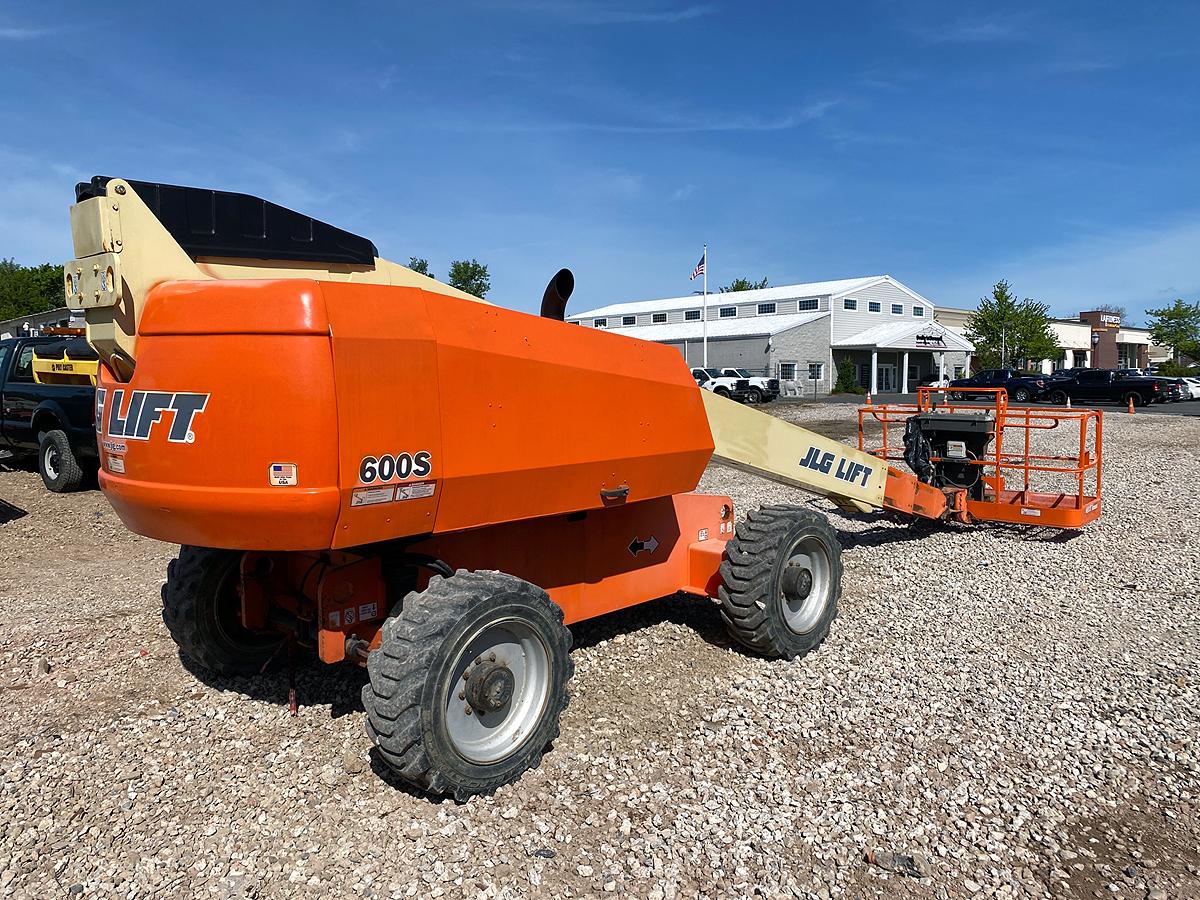 JLG 600S Telescopic Boom Lift