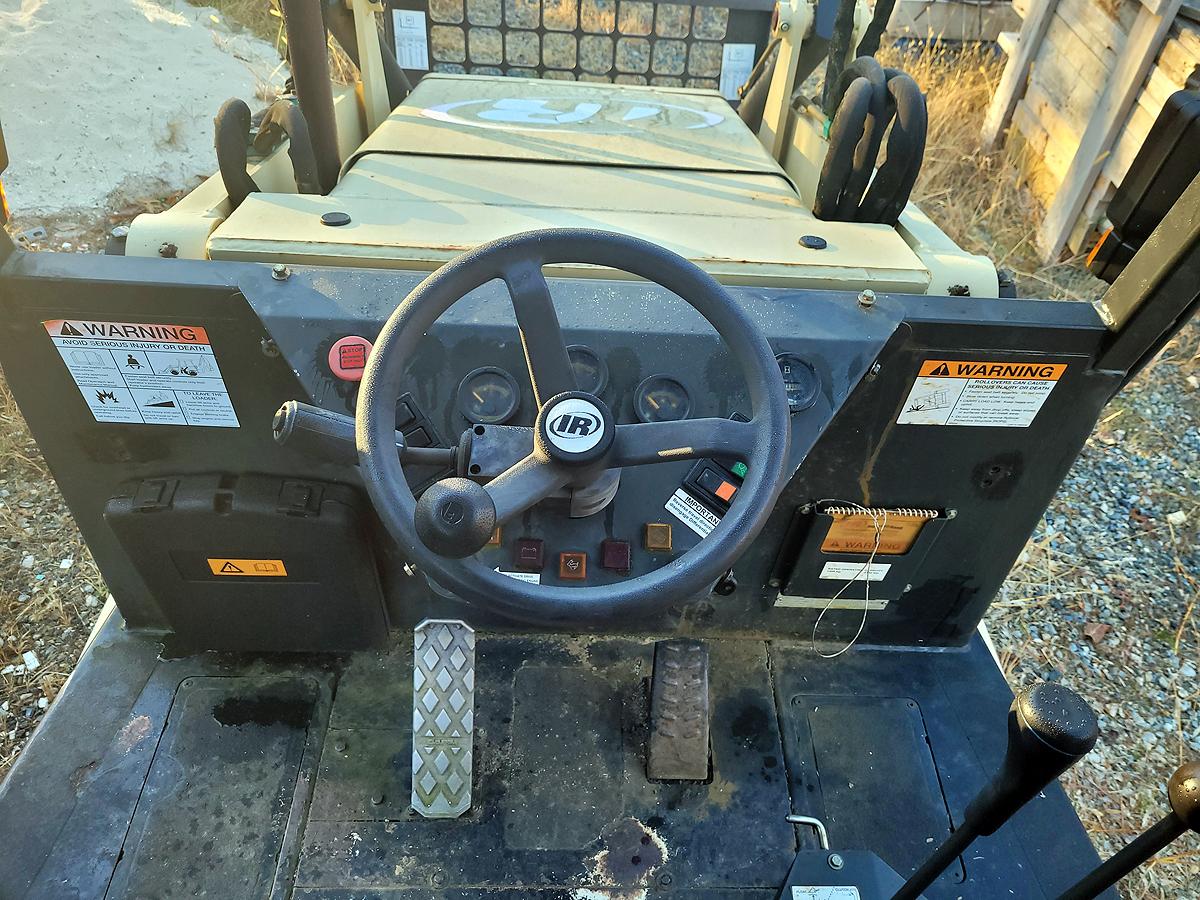 Ingersoll Rand BL370 Backhoe Loader