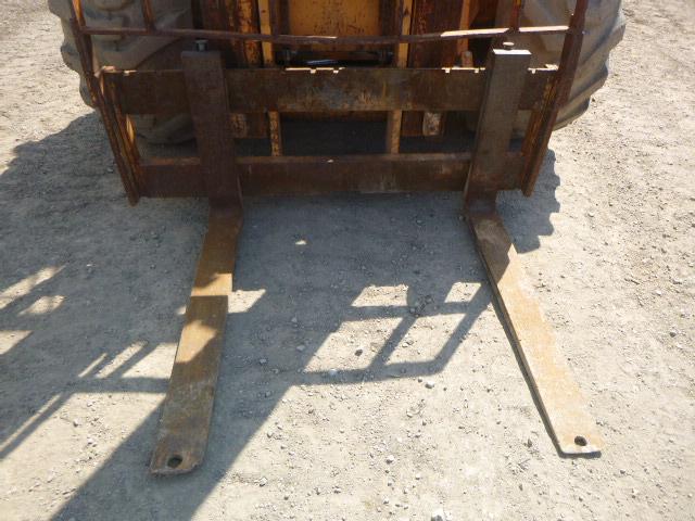 06 Case 588G Forklift (QEA 5286)