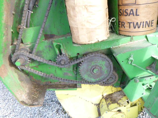 John Deere 335 Round Baler (QEA 4074)