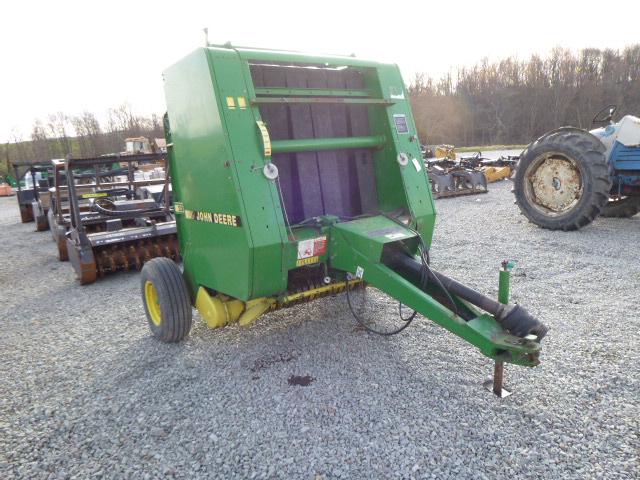 John Deere 335 Round Baler (QEA 4074)