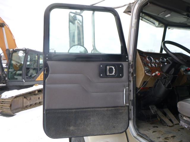 09 Peterbilt 335 Dump Truck^TITLE^ (QEA 5321)
