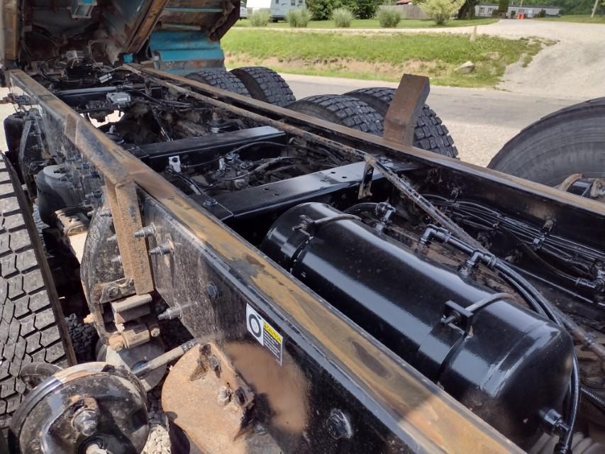 15 Peterbilt 389 Tri Axle Dump Truck^TITLE^ (QEA 5406)