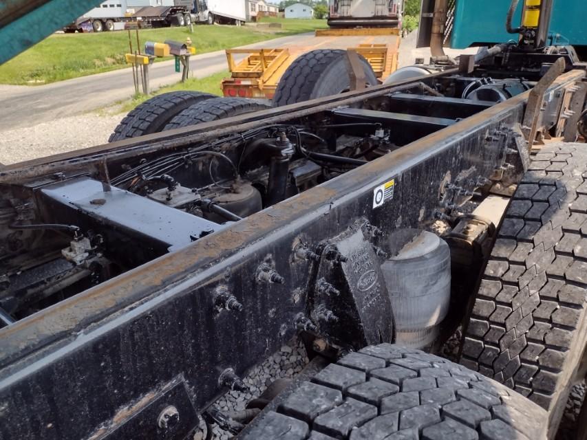 15 Peterbilt 389 Tri Axle Dump Truck^TITLE^ (QEA 5406)