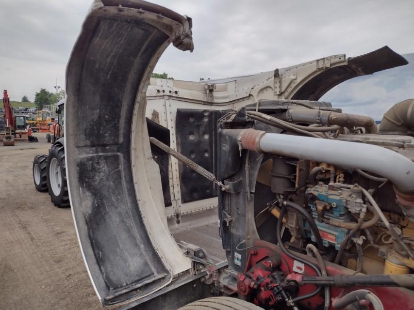 02 Peterbilt 379 Tri Axle Dump^TITLE^ (QEA 9030)