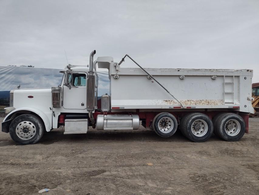 02 Peterbilt 379 Tri Axle Dump^TITLE^ (QEA 9030)