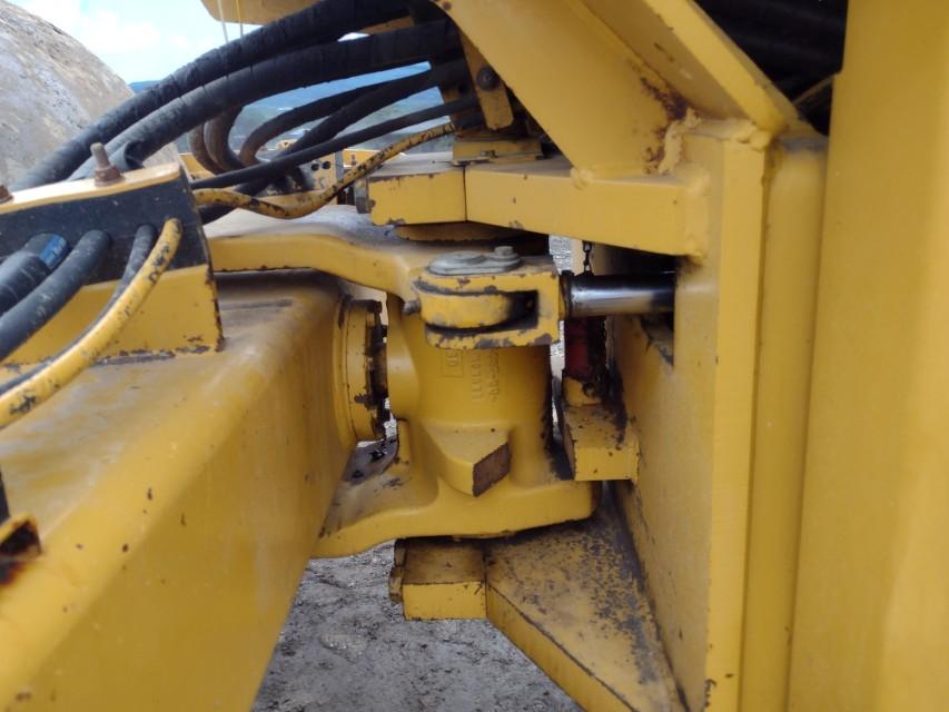 05 Cat CS-533E Smooth Drum Compactor (QEA 9346)