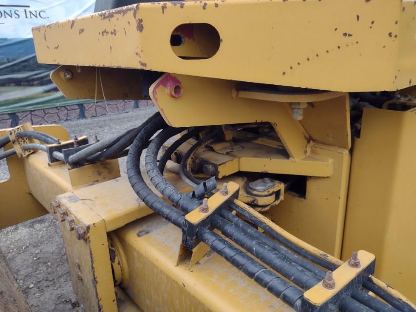 05 Cat CS-533E Smooth Drum Compactor (QEA 9346)