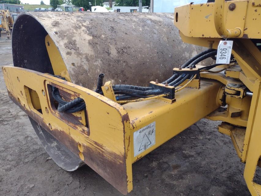 05 Cat CS-533E Smooth Drum Compactor (QEA 9346)