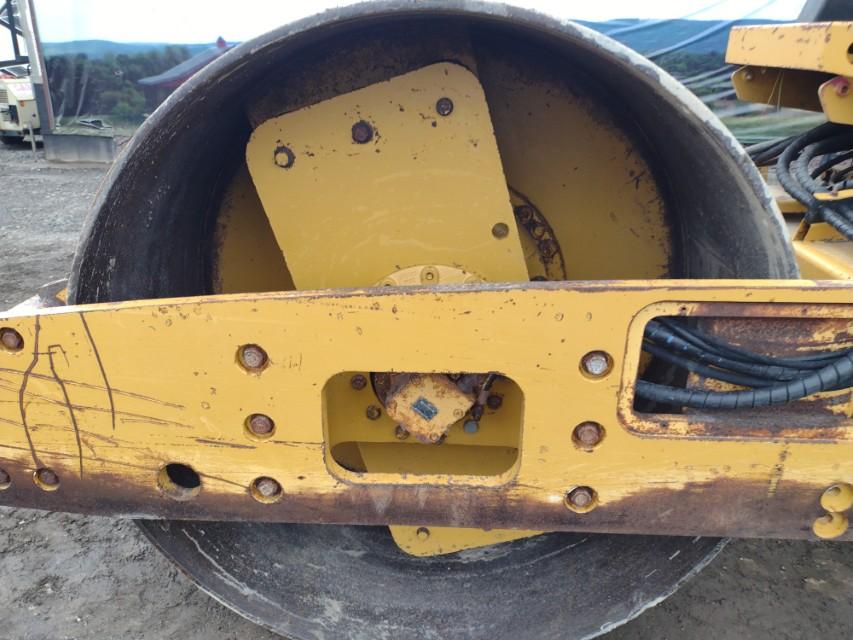 05 Cat CS-533E Smooth Drum Compactor (QEA 9346)
