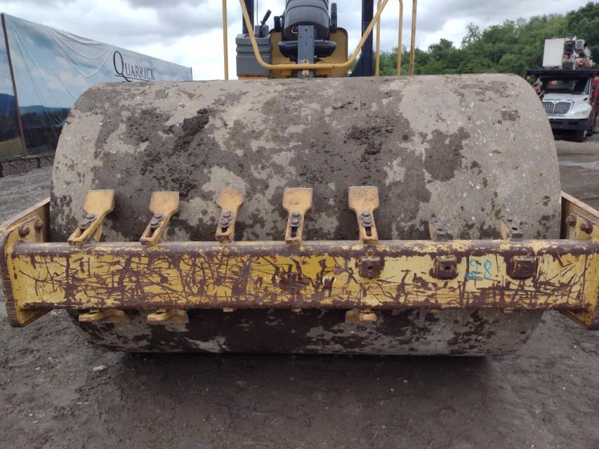 05 Cat CS-533E Smooth Drum Compactor (QEA 9346)