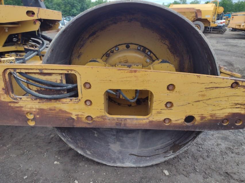05 Cat CS-533E Smooth Drum Compactor (QEA 9346)