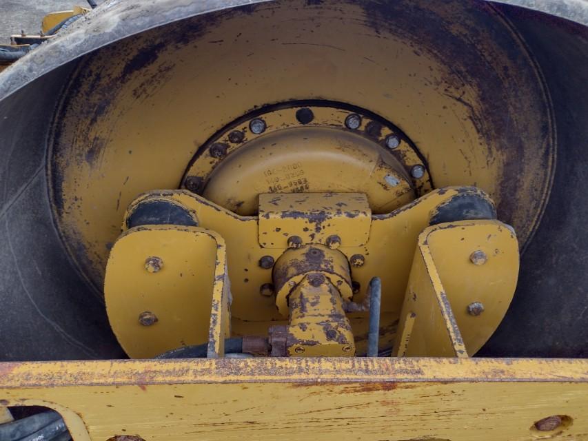 05 Cat CS-533E Smooth Drum Compactor (QEA 9346)