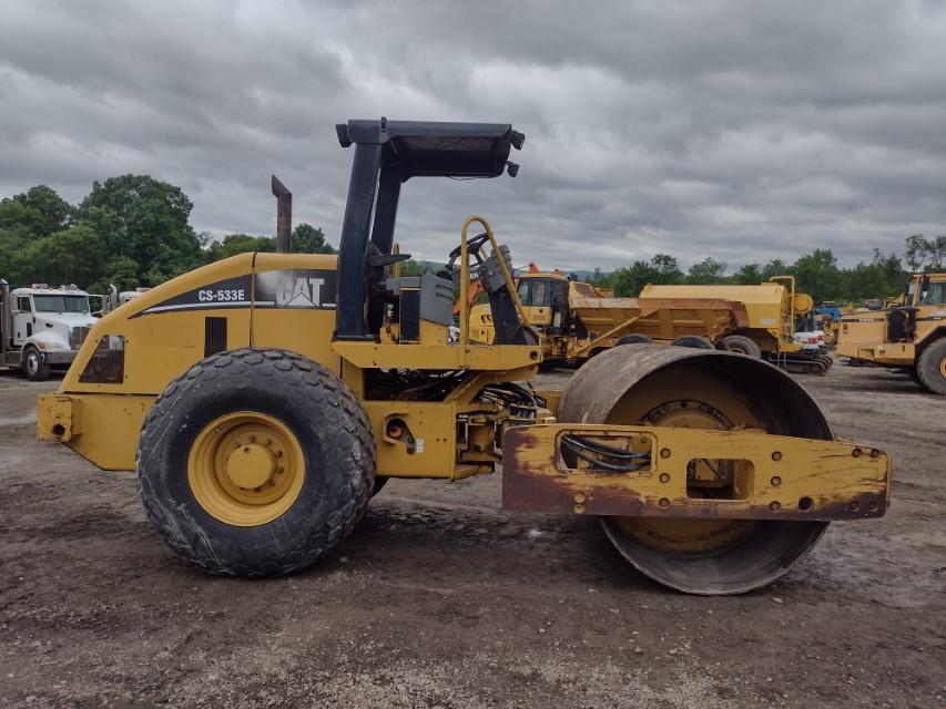 05 Cat CS-533E Smooth Drum Compactor (QEA 9346)