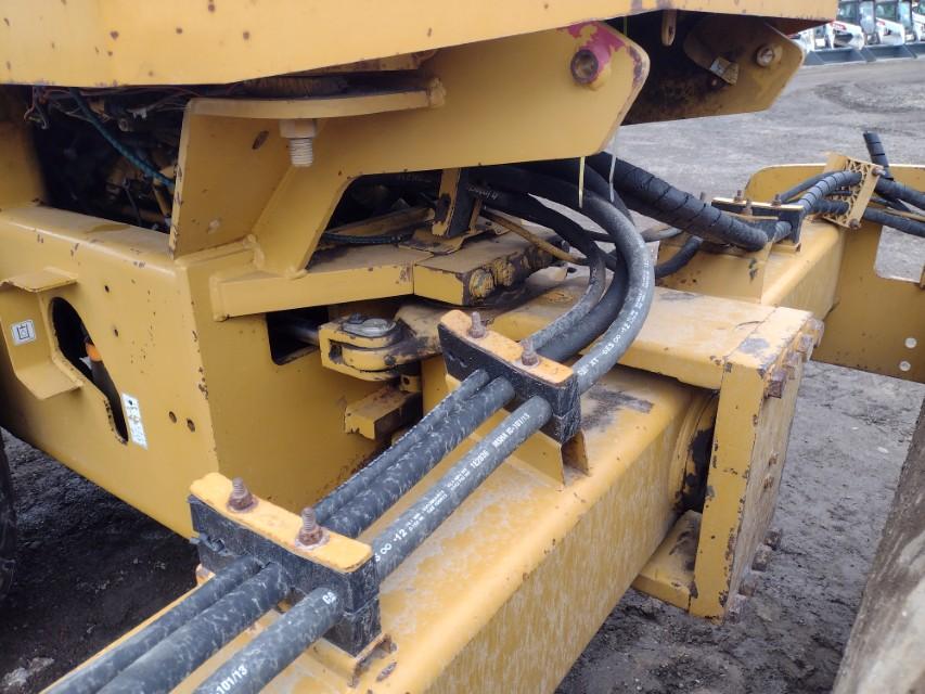 05 Cat CS-533E Smooth Drum Compactor (QEA 9346)