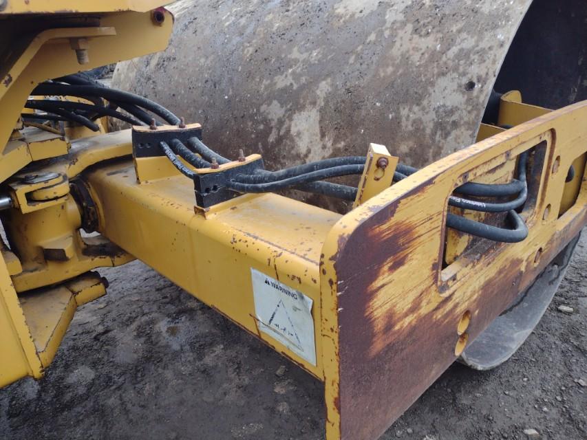 05 Cat CS-533E Smooth Drum Compactor (QEA 9346)