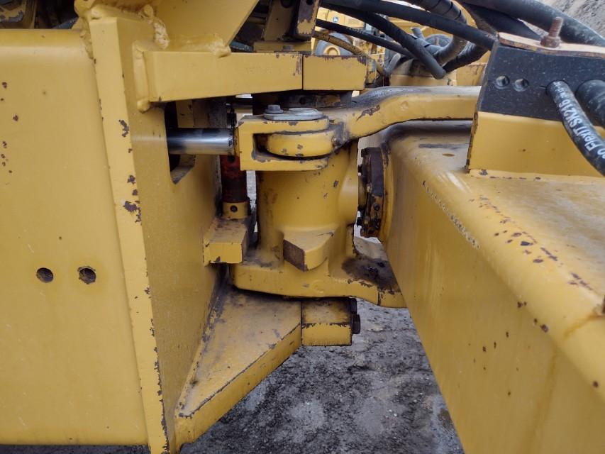 05 Cat CS-533E Smooth Drum Compactor (QEA 9346)