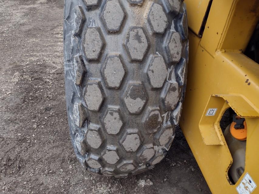 05 Cat CS-533E Smooth Drum Compactor (QEA 9346)