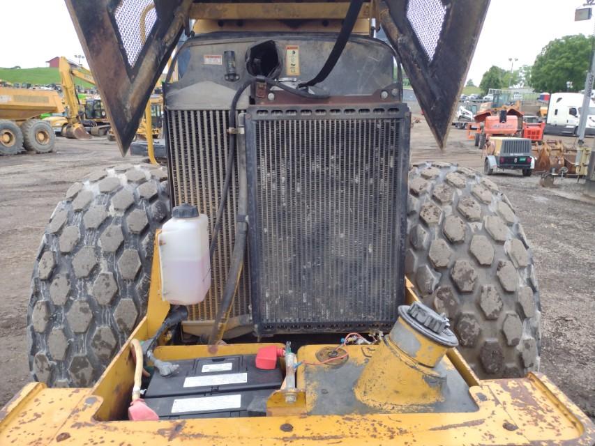 05 Cat CS-533E Smooth Drum Compactor (QEA 9346)