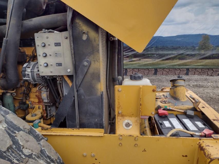 05 Cat CS-533E Smooth Drum Compactor (QEA 9346)