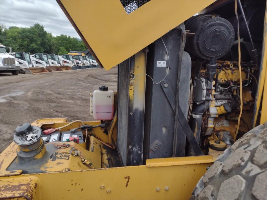 05 Cat CS-533E Smooth Drum Compactor (QEA 9346)