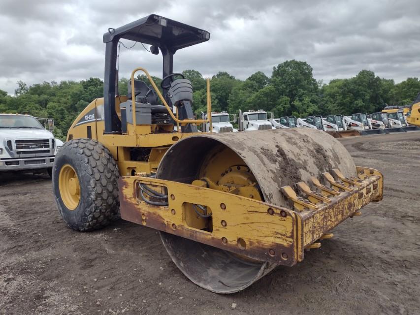 05 Cat CS-533E Smooth Drum Compactor (QEA 9346)