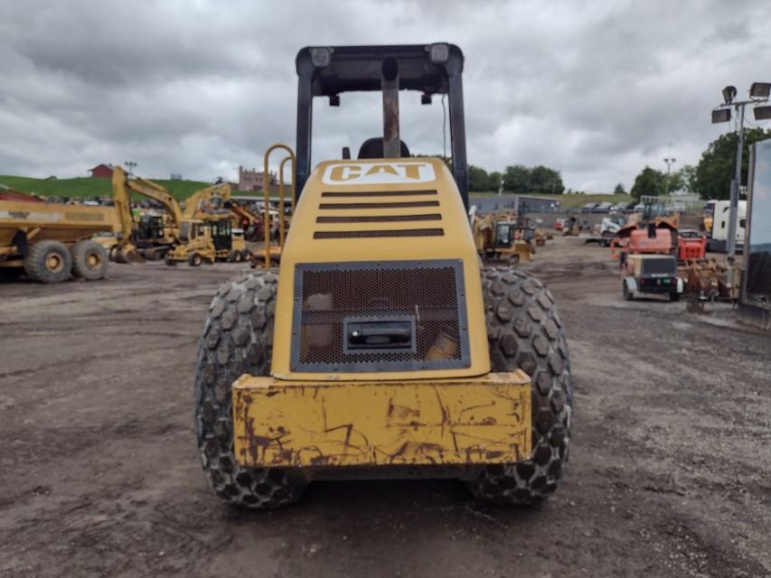 05 Cat CS-533E Smooth Drum Compactor (QEA 9346)