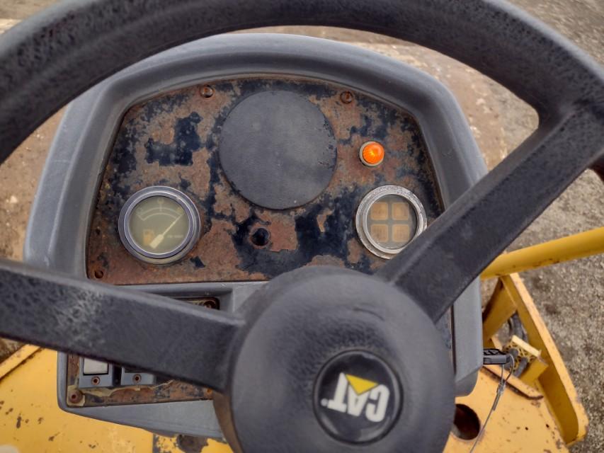05 Cat CS-533E Smooth Drum Compactor (QEA 9346)