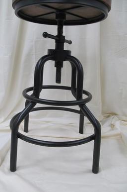 INDUSTRIAL ADJUSTABLE STOOL (25" TALL DOWN TO 21")